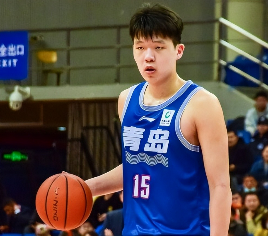 被誉为篮球未来之星的年轻球员逐渐崭露头角，振奋人心