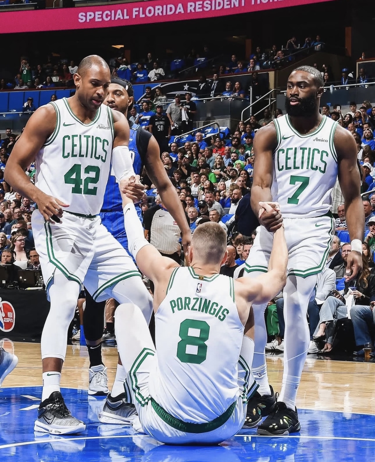 魔术队在主场惊险胜出战胜凯尔特人，战绩斐然