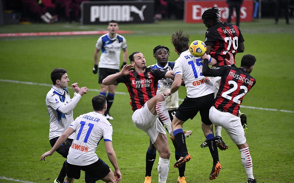 尤文图斯后防亮相稳健,全线封堵,士气大振 尤文图斯后防亮相稳健,全线封堵,士气大振