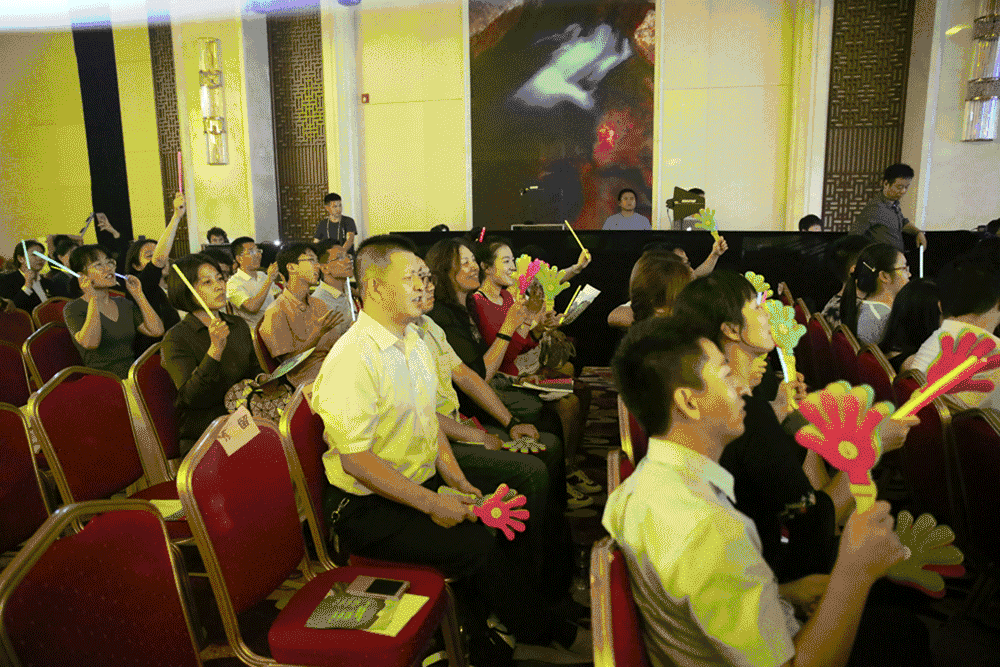 绿茵场上的女士们将展现出顶尖实力,掌声雷动的简单介绍 绿茵场上的女士们将展现出顶尖实力,掌声雷动的简单介绍