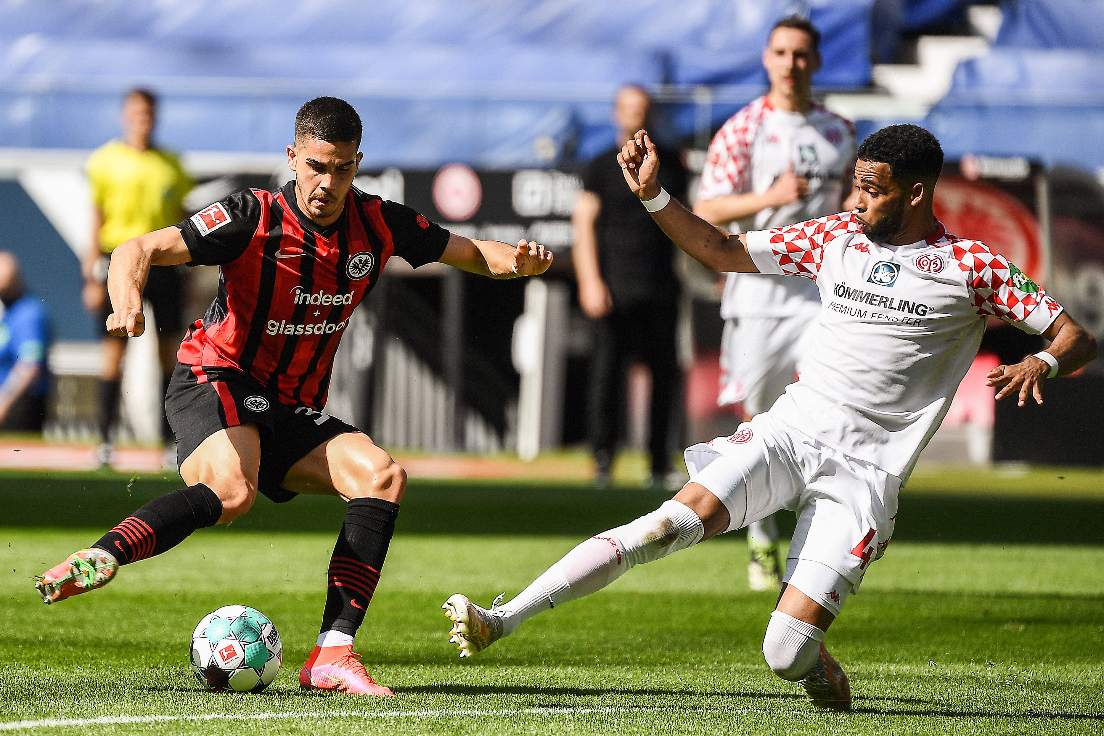 包含莱比锡红牛队迎来历史性胜利，战绩斐然的词条