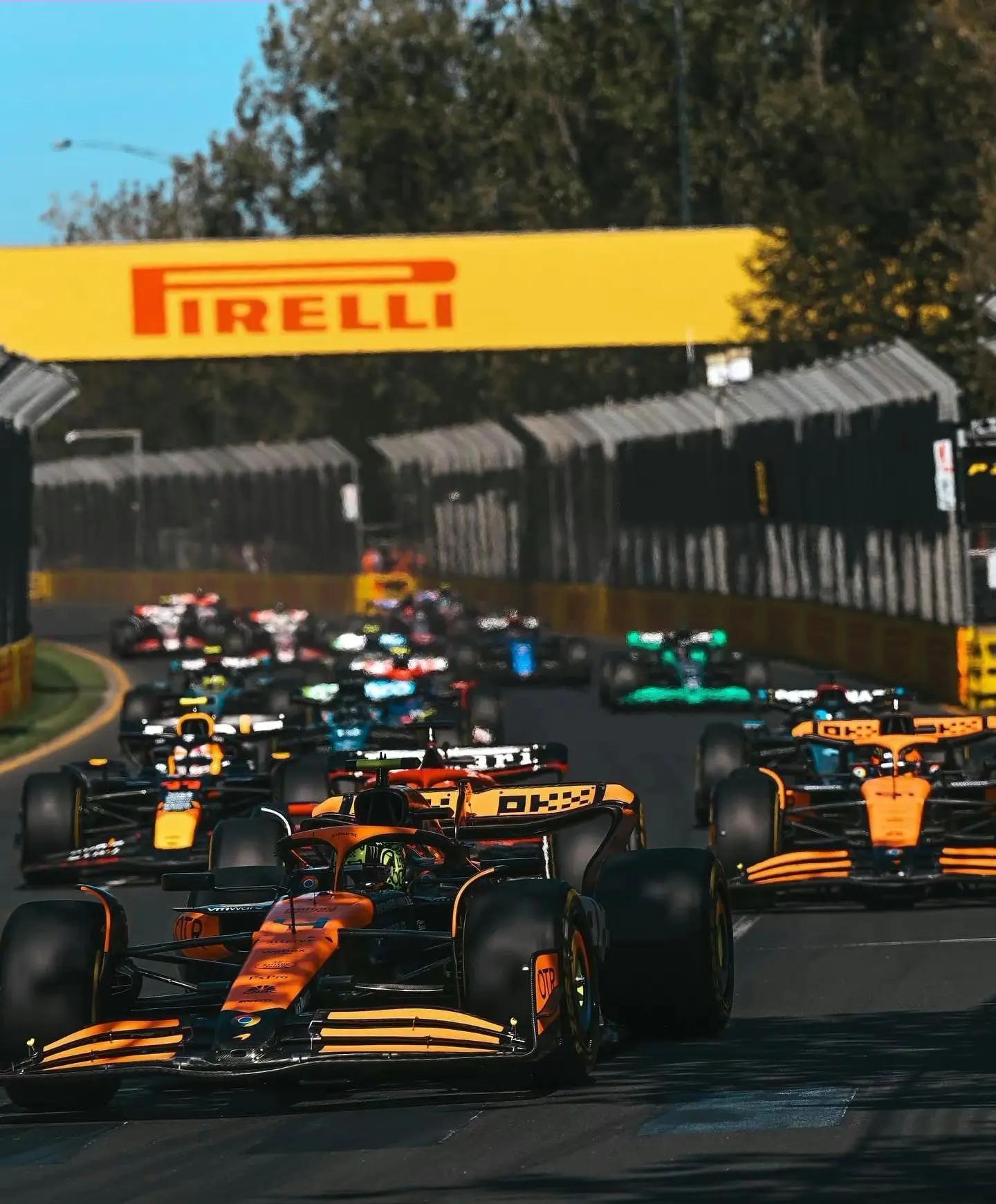 迈凯伦轻取红牛车队,塞恩斯带队取胜 迈凯伦轻取红牛车队,塞恩斯带队取胜